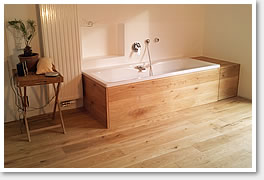 Auch im Badezimmer kann man mit Holz arbeiten