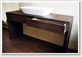 Waschtisch aus Holz